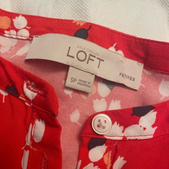 Loft Handkerchief Print Blouse Red, blue Size SP preppy, workwear, boho, fun - Picture 4 of 6